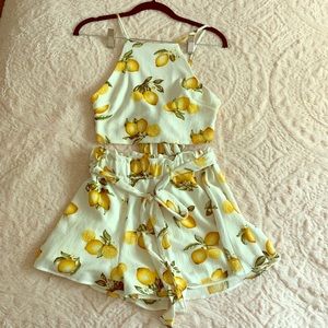Two Piece 🍋 crop top/shorts set